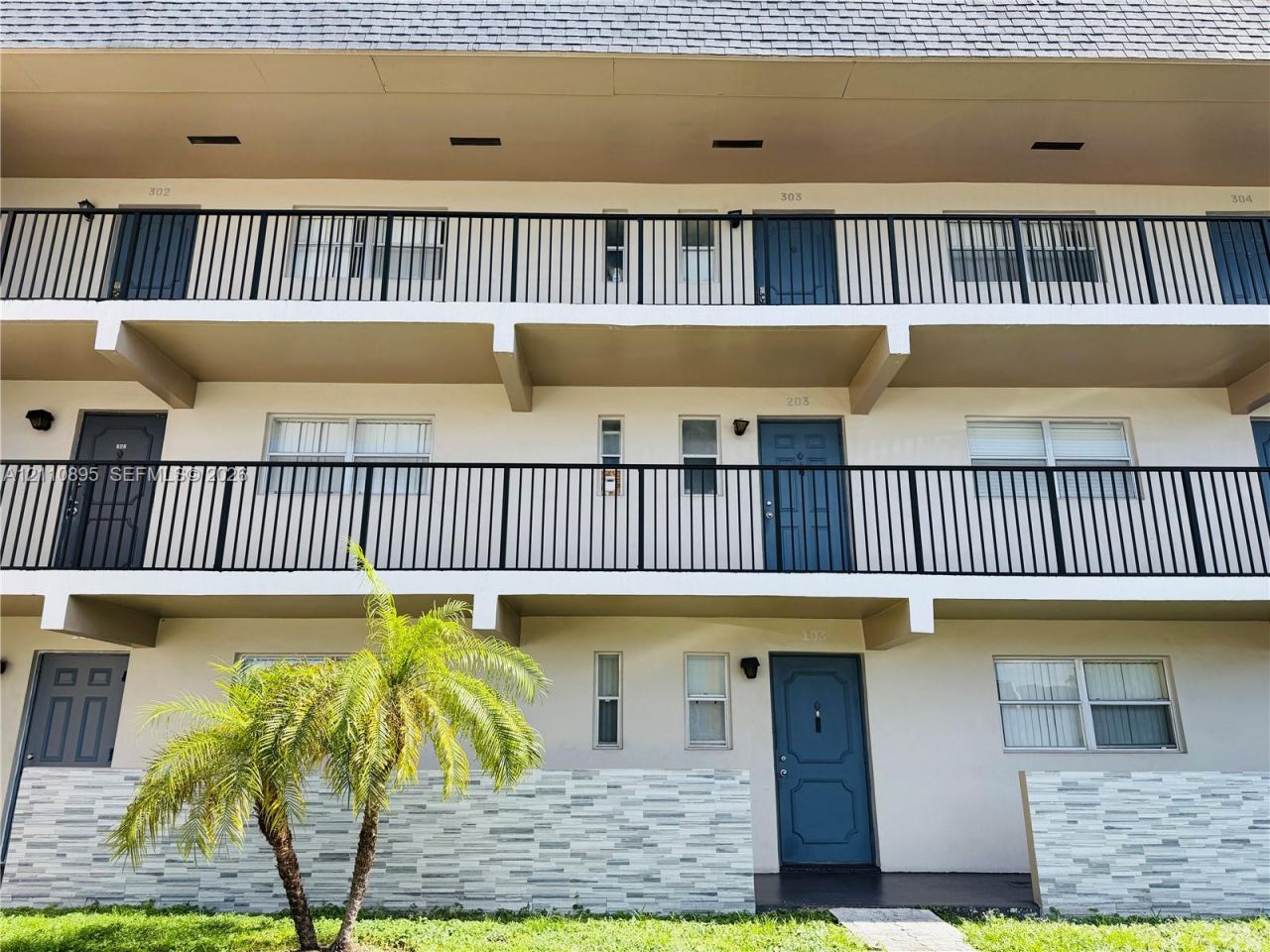 8020 N Colony Cir N, Unit 304, Tamarac, FL 33321 Photo