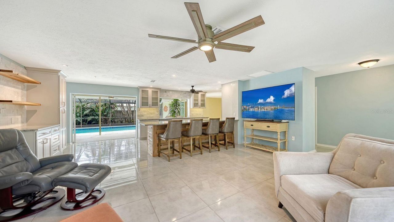 2295 Pine View Circle, Sarasota, FL 34231 Photo