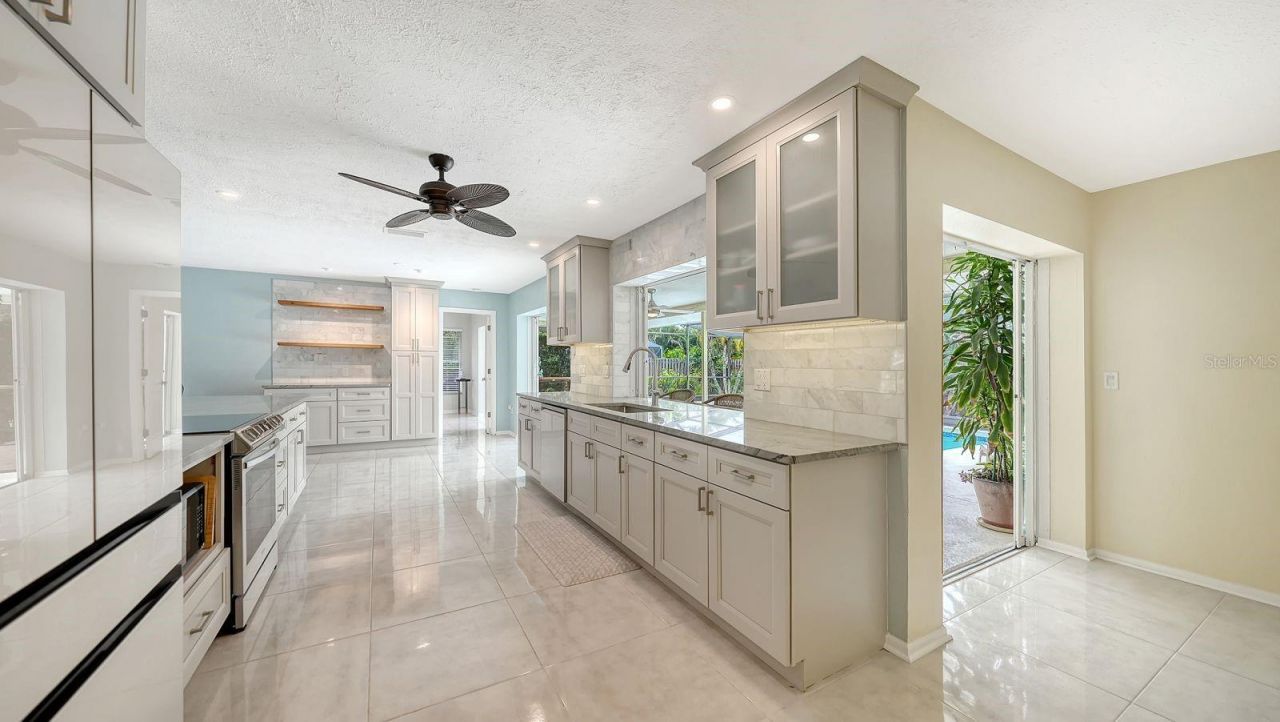 2295 Pine View Circle, Sarasota, FL 34231 Photo