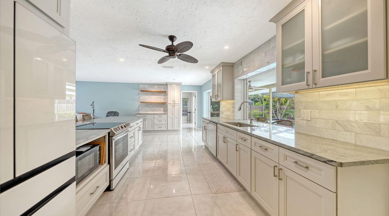 2295 Pine View Circle, Sarasota, FL 34231 Photo