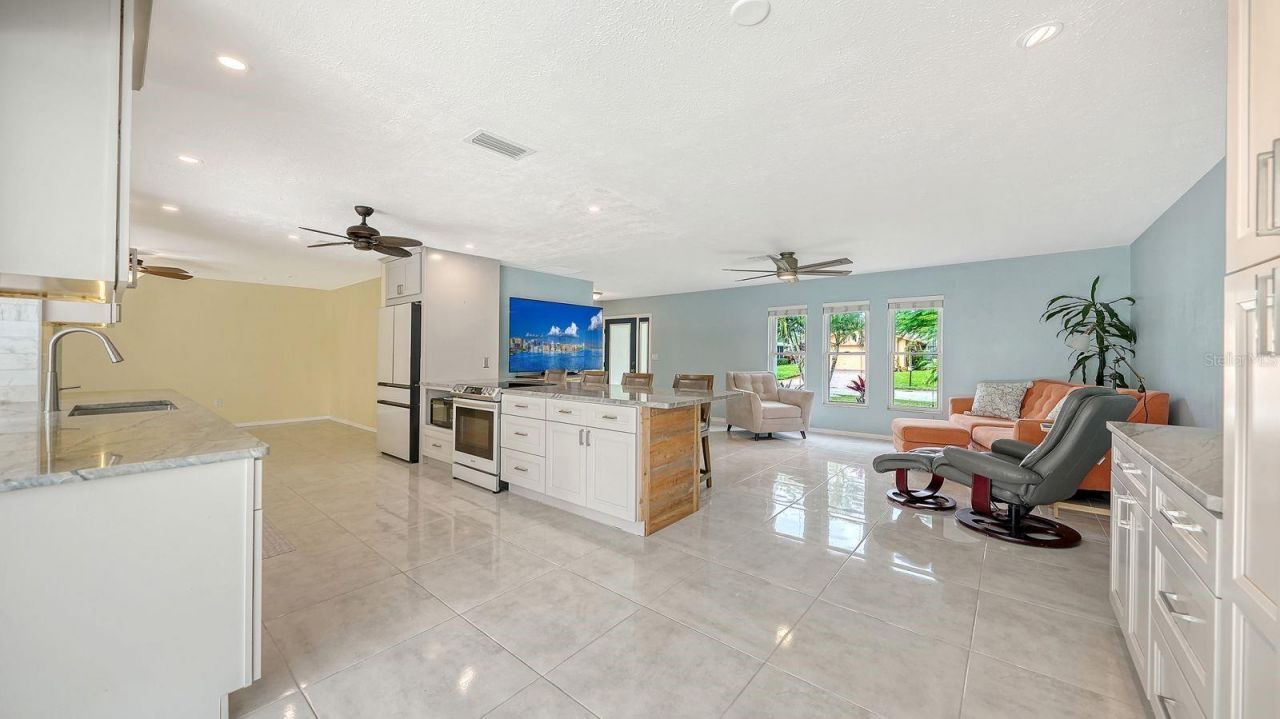 2295 Pine View Circle, Sarasota, FL 34231 Photo