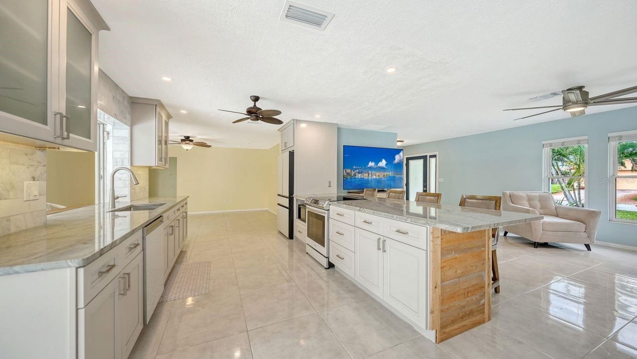 2295 Pine View Circle, Sarasota, FL 34231 Photo