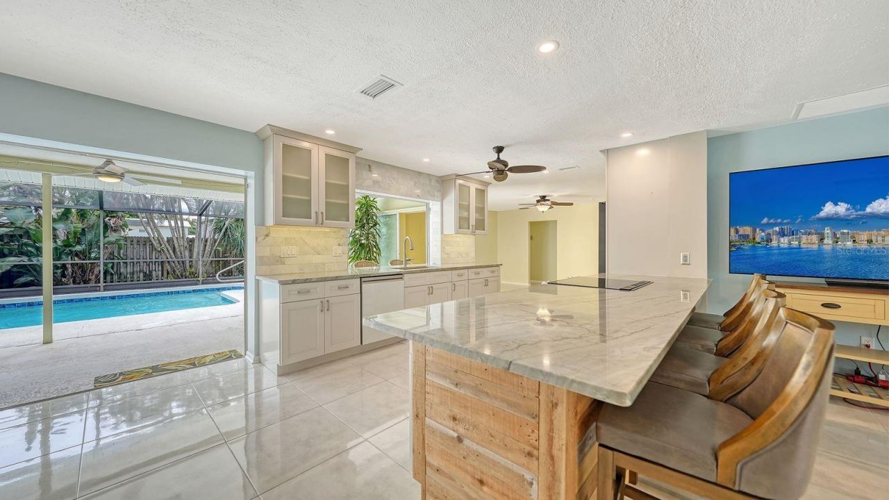 2295 Pine View Circle, Sarasota, FL 34231 Photo