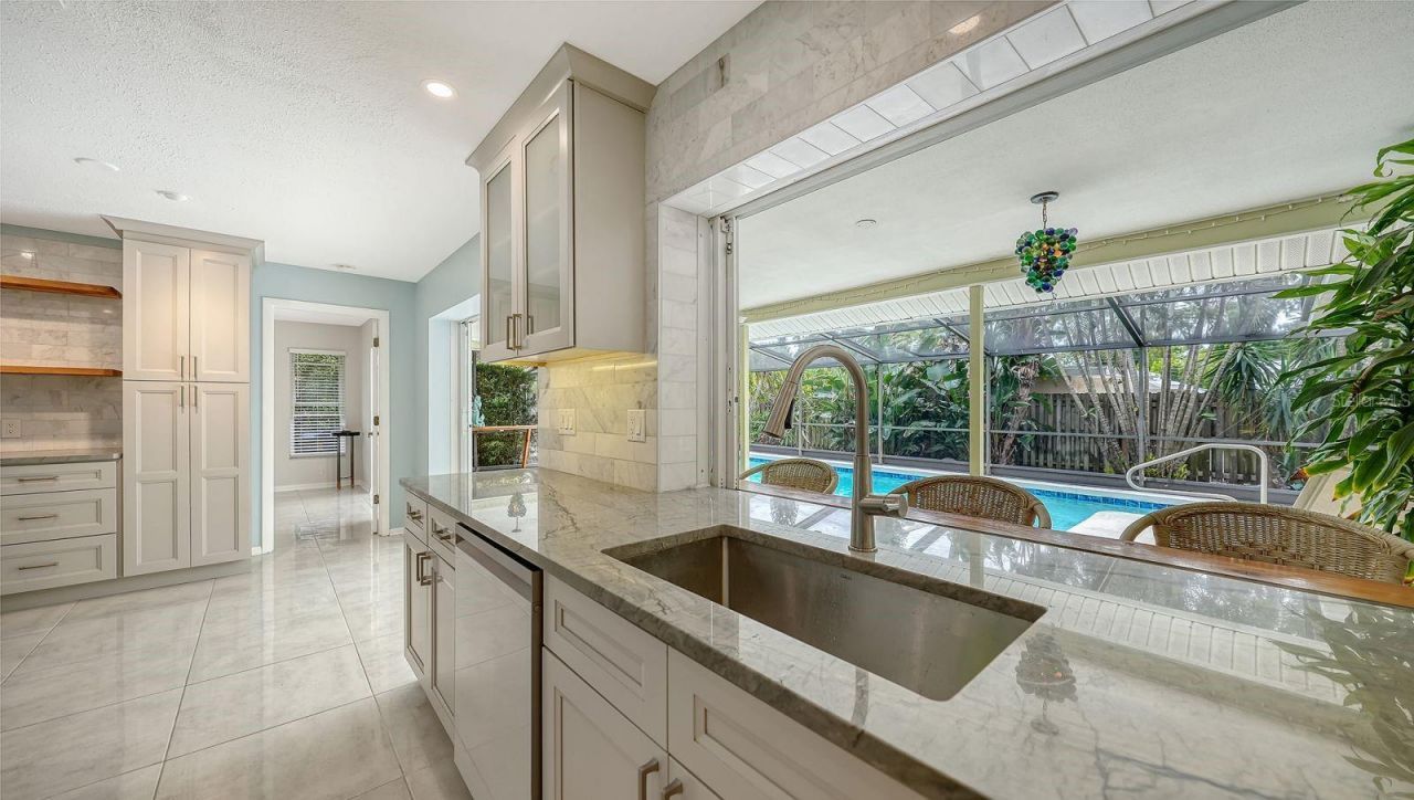 2295 Pine View Circle, Sarasota, FL 34231 Photo