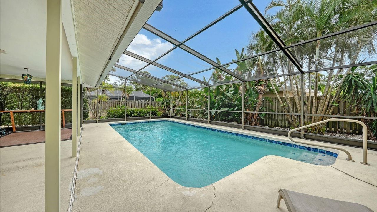 2295 Pine View Circle, Sarasota, FL 34231 Photo