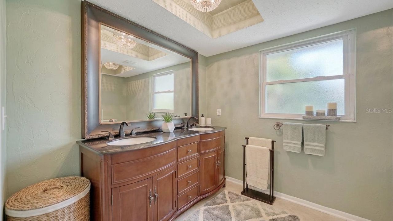 2295 Pine View Circle, Sarasota, FL 34231 Photo