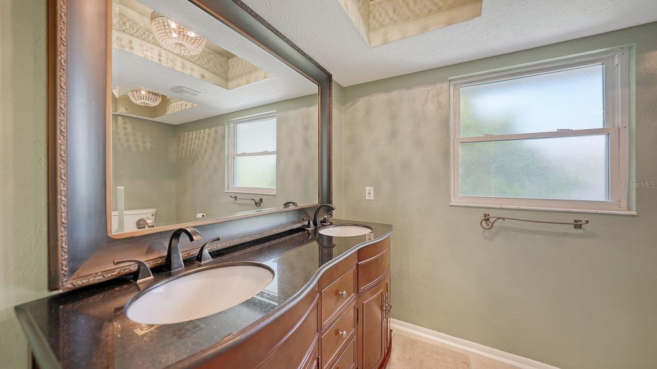 2295 Pine View Circle, Sarasota, FL 34231 Photo