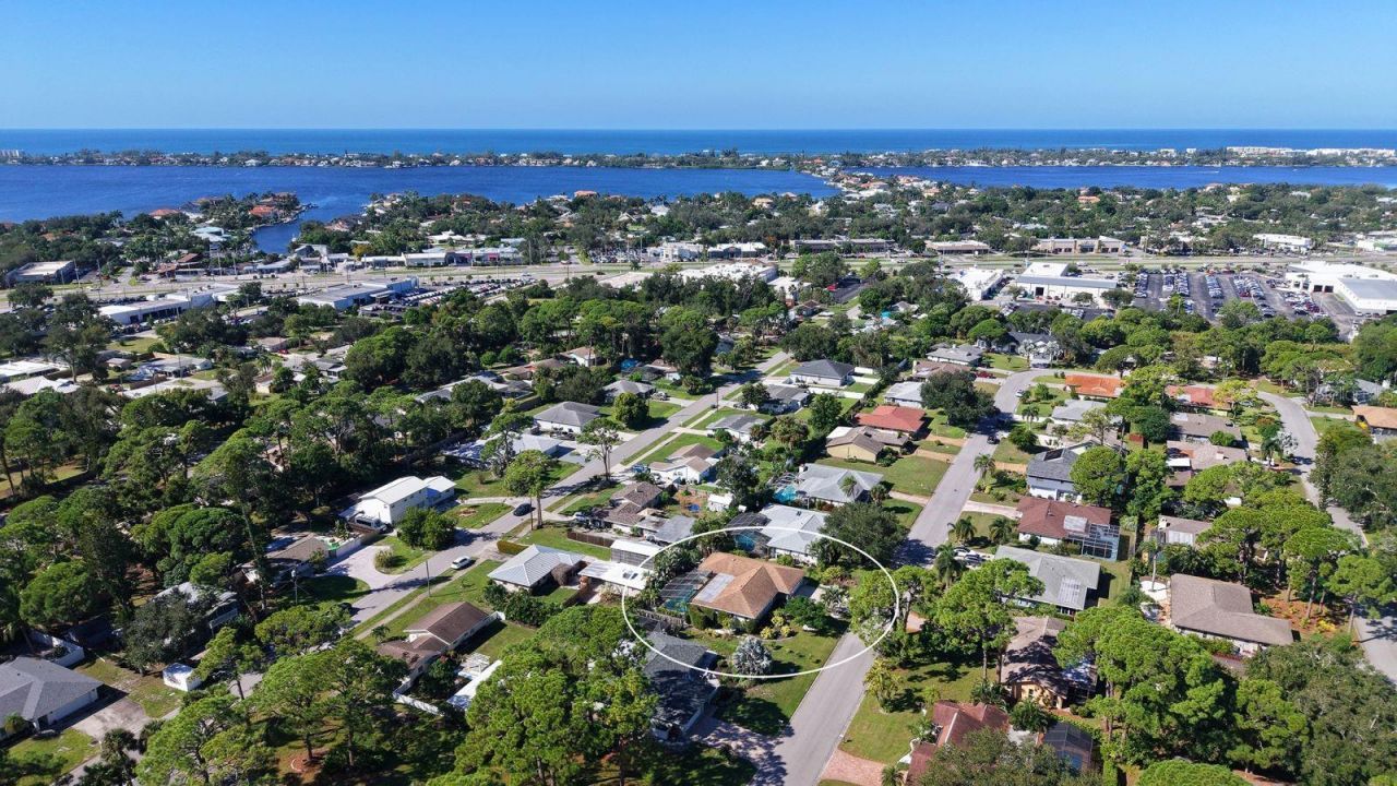 2295 Pine View Circle, Sarasota, FL 34231 Photo