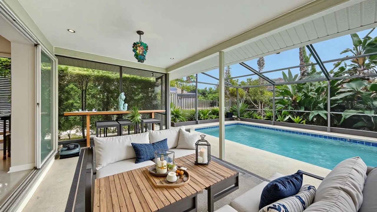2295 Pine View Circle, Sarasota, FL 34231 Photo