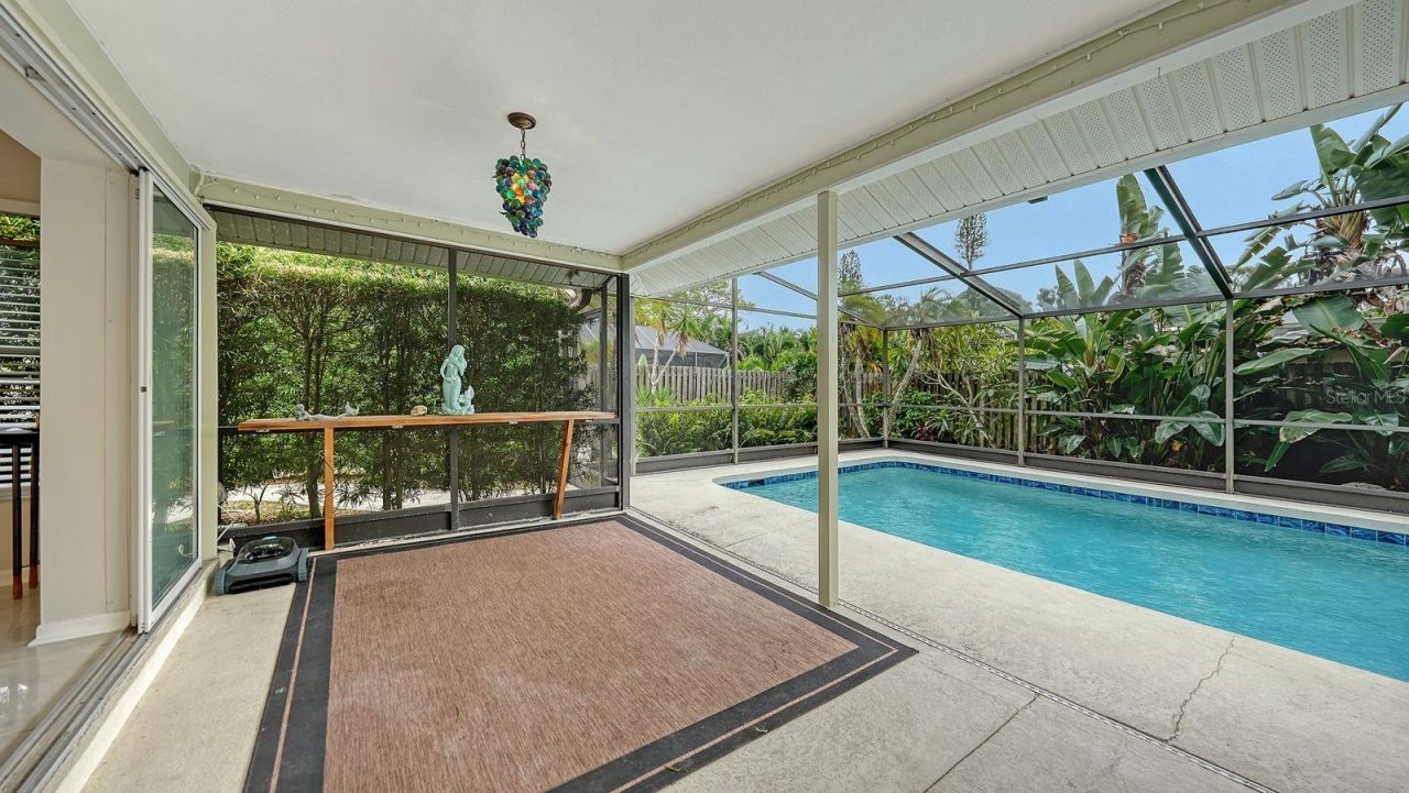 2295 Pine View Circle, Sarasota, FL 34231 Photo