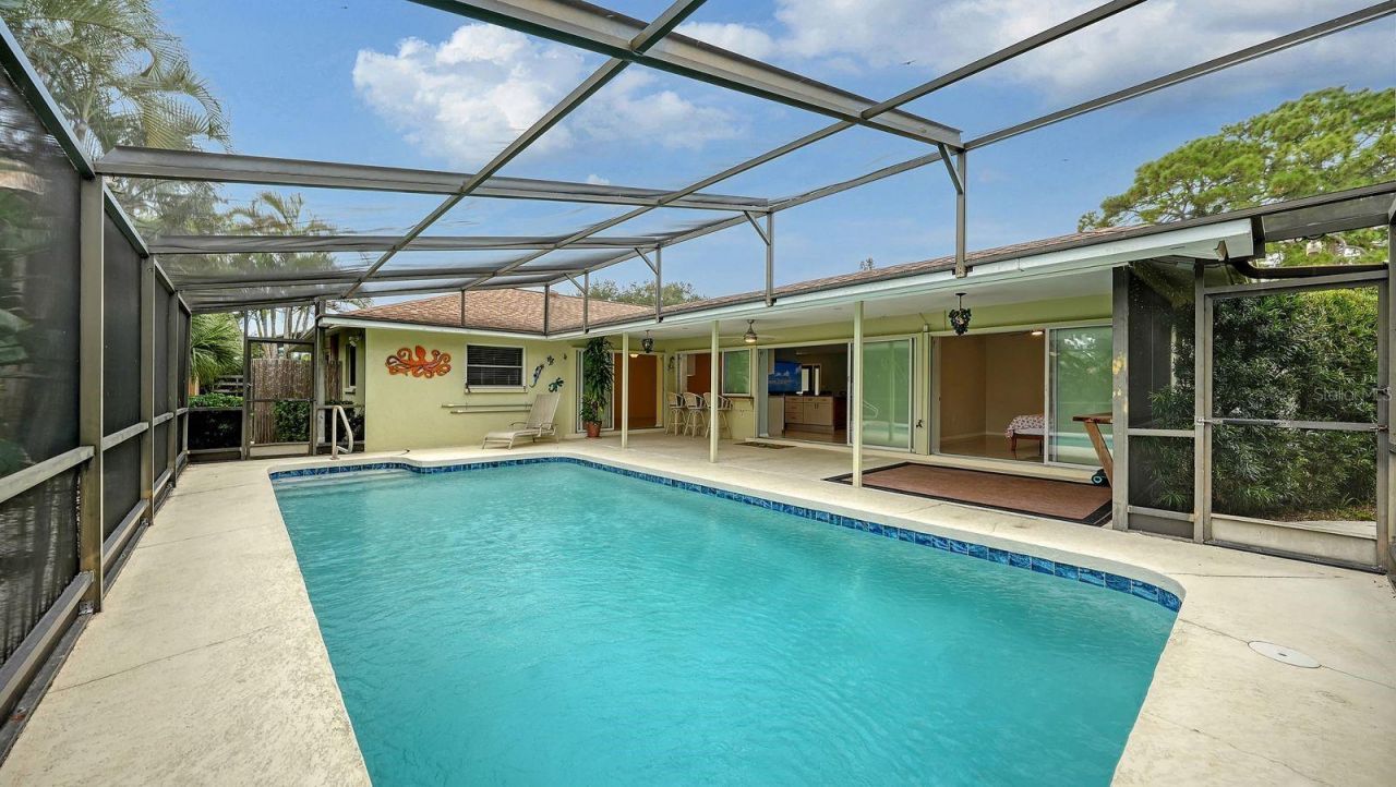 2295 Pine View Circle, Sarasota, FL 34231 Photo