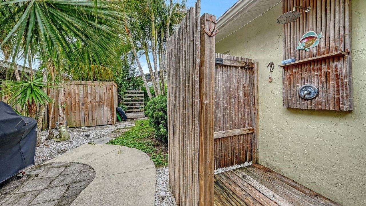 2295 Pine View Circle, Sarasota, FL 34231 Photo