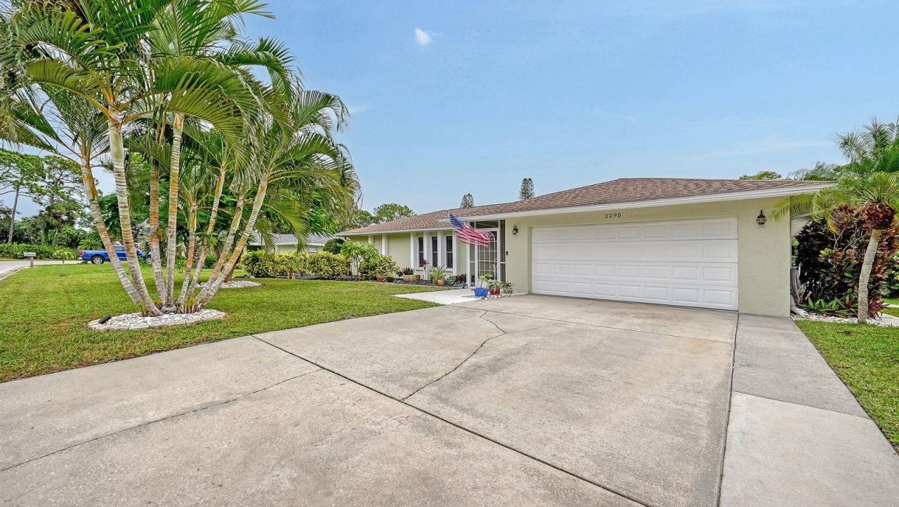 2295 Pine View Circle, Sarasota, FL 34231 Photo