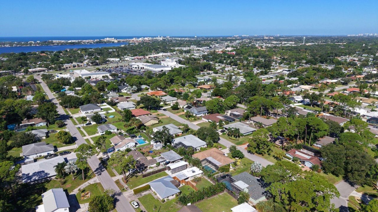 2295 Pine View Circle, Sarasota, FL 34231 Photo