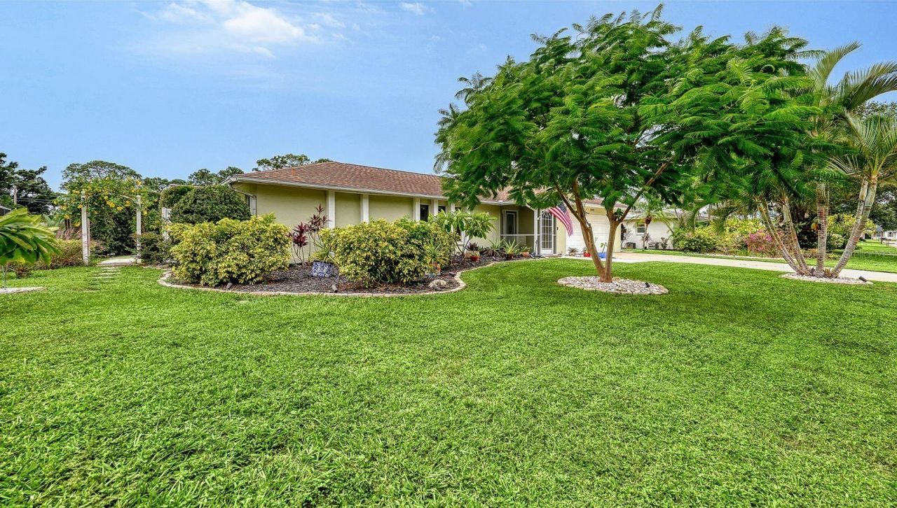 2295 Pine View Circle, Sarasota, FL 34231 Photo