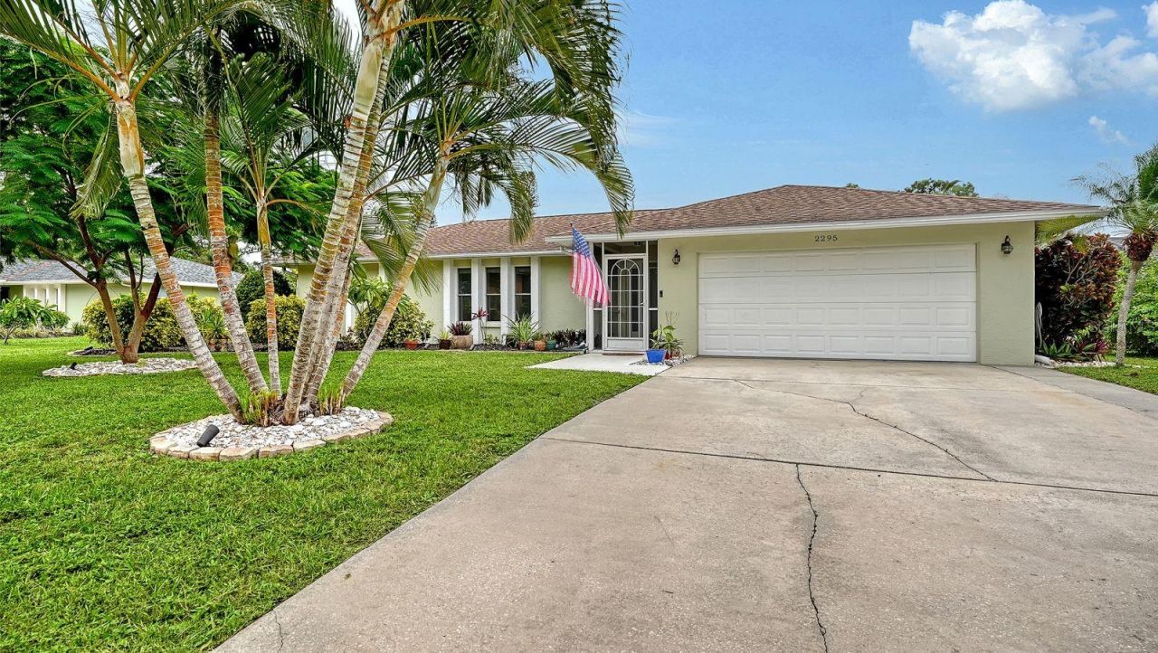 2295 Pine View Circle, Sarasota, FL 34231 Photo