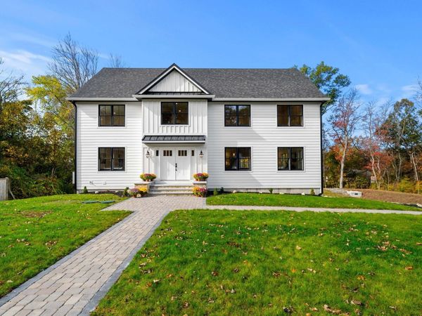 5 Lee Avenue, Wilmington, MA 01887