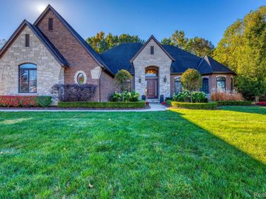 13050 Burningwood Drive E, Washington Township, Mi 48094
