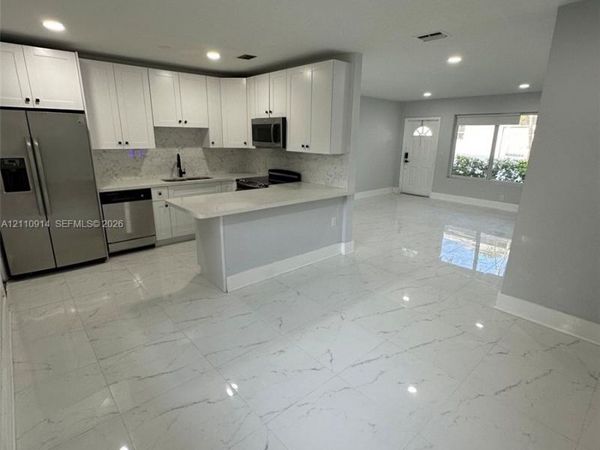 8 NW 169th St , Unit 8, North Miami Beach, FL 33169