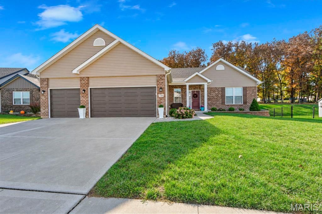 734 Lost Canyon Boulevard, Wentzville, MO 63385 Main Photo