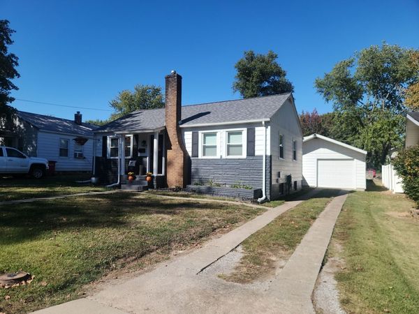 452 E Cedar Avenue , Duquoin, IL 62832