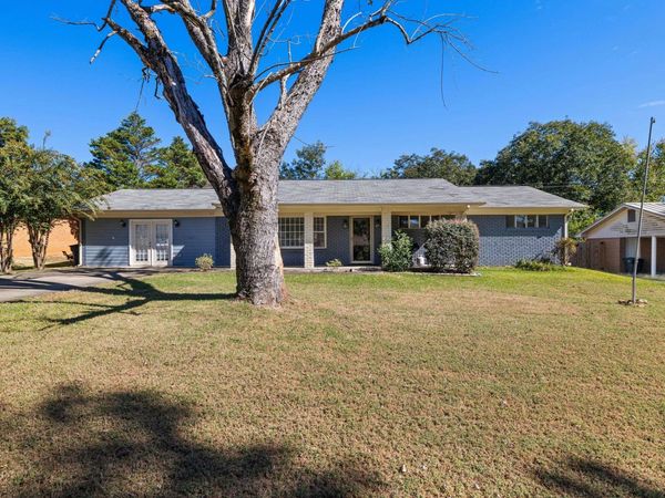 529 Lakeside Dr, Florence, AL 35630