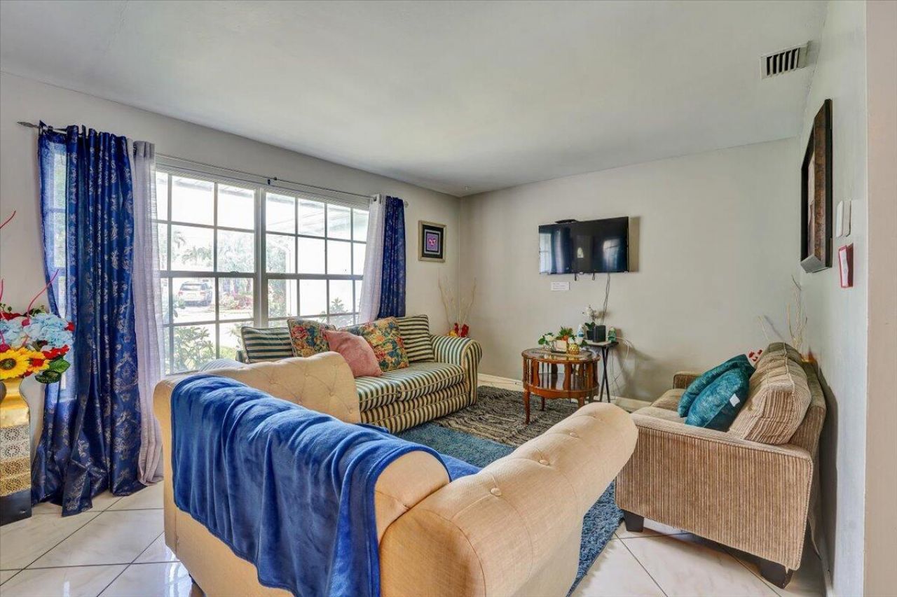 3982 NW 39th Avenue, Lauderdale Lakes, FL 33309 Photo