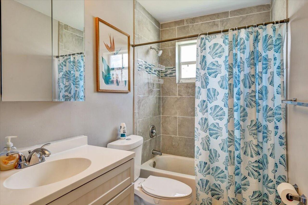 3982 NW 39th Avenue, Lauderdale Lakes, FL 33309 Photo