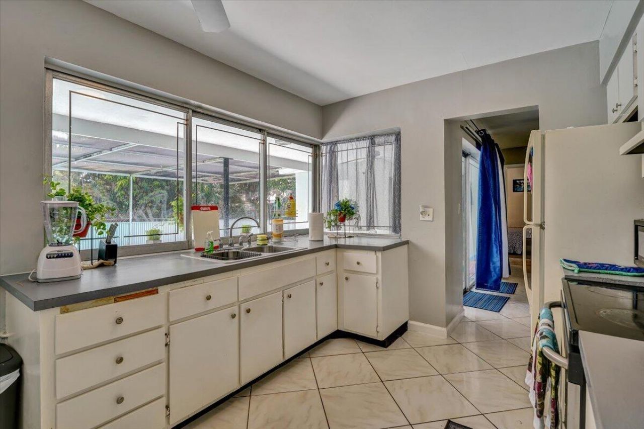 3982 NW 39th Avenue, Lauderdale Lakes, FL 33309 Photo