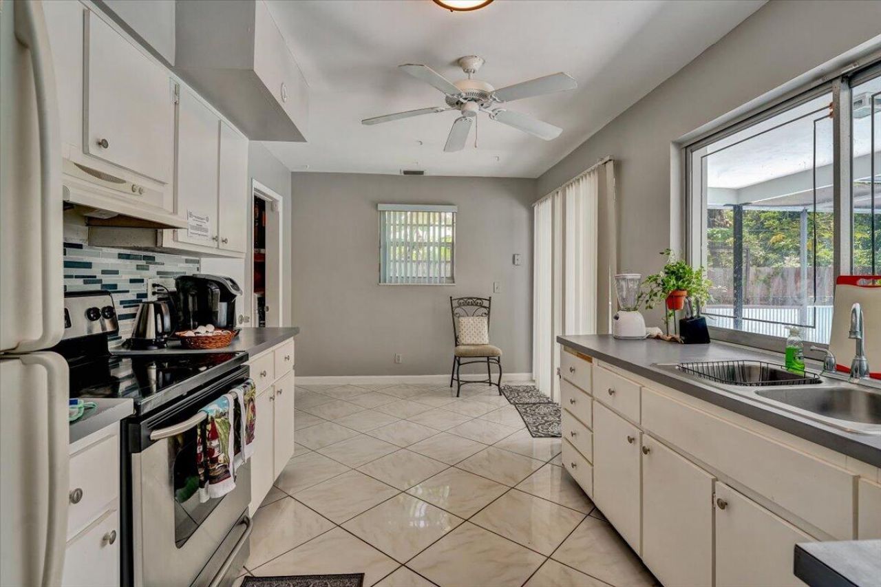 3982 NW 39th Avenue, Lauderdale Lakes, FL 33309 Photo