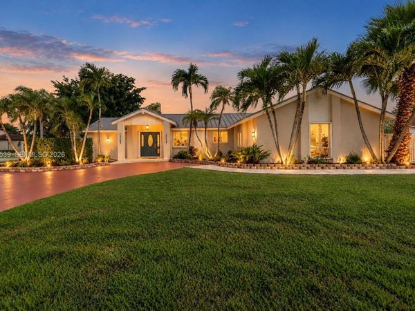 15263 SW 157th Ter, Miami, FL 33187