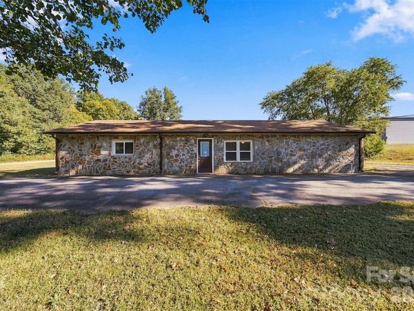 1202 Airport Rhodhiss Road , Hickory, NC 28601