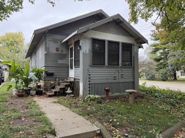 1 Harbord Drive , Bloomington, IL 61701