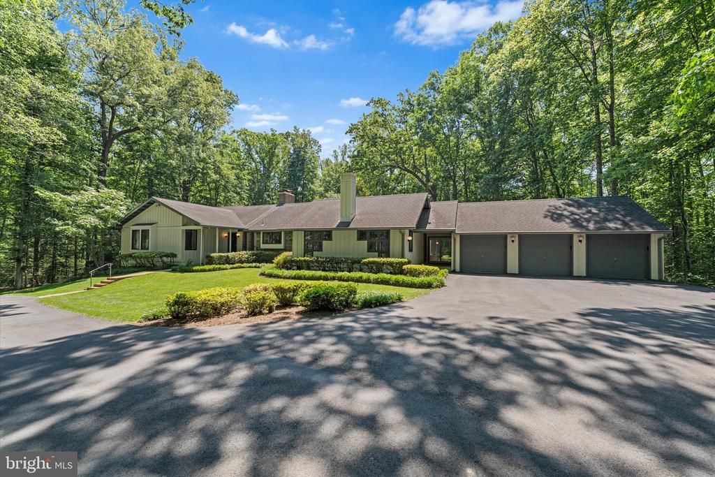 8000 Seven Hills Court , Clifton, VA 20124 Main Photo
