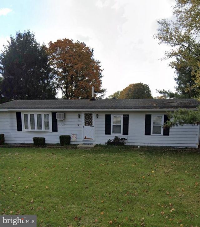 126 Lakeview Drive, Carlisle, PA 17013 Main Photo