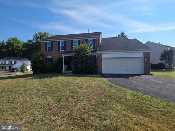 2215 COMMUNITY DRIVE , WALDORF, MD 20601