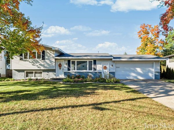 5543 Edgelawn Drive SE, Kentwood, MI 49508