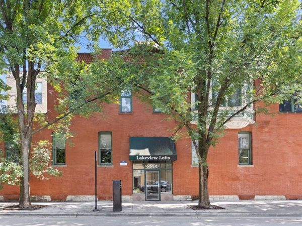 3201 N Seminary Avenue , Unit 201, Chicago, IL 60657