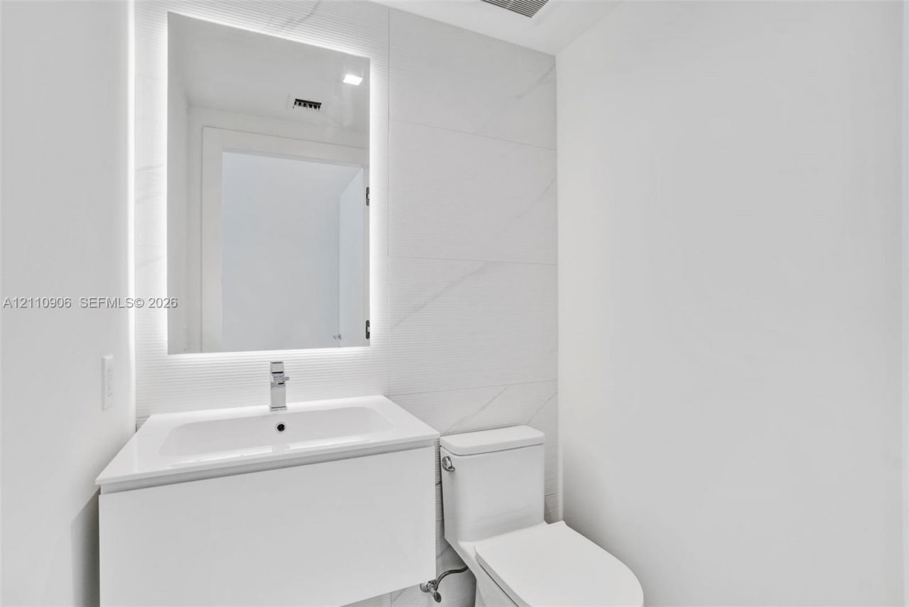 1170 E Hallandale Beach, Unit 608, Hallandale Beach, FL 33009 Photo