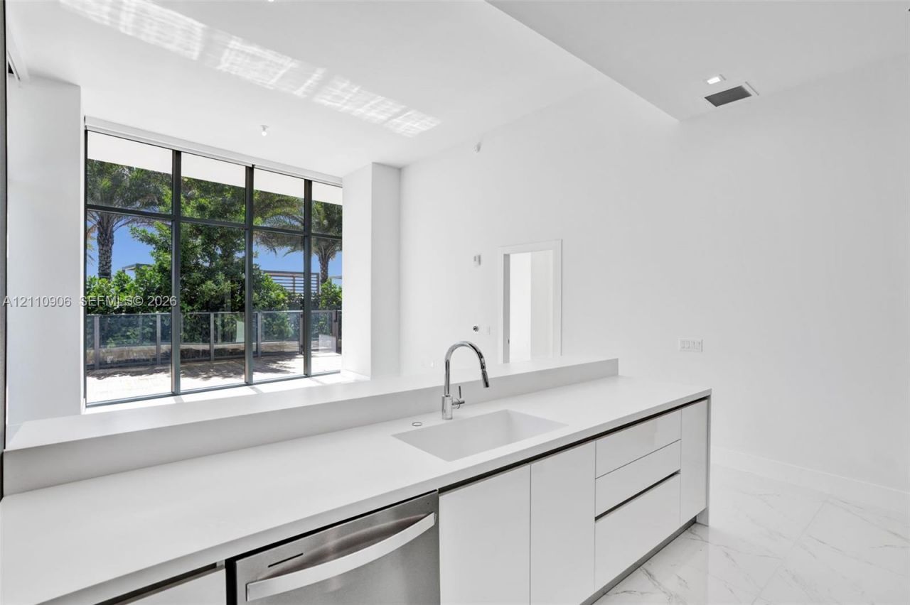 1170 E Hallandale Beach, Unit 608, Hallandale Beach, FL 33009 Photo