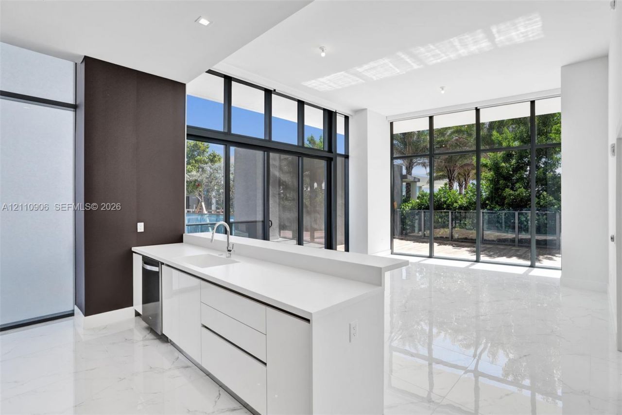 1170 E Hallandale Beach, Unit 608, Hallandale Beach, FL 33009 Photo