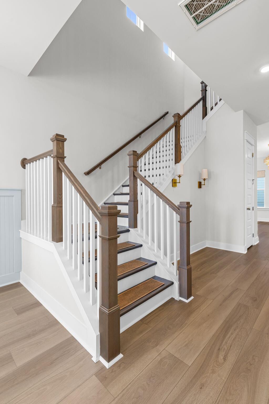 106 E Morton Street Photo 11