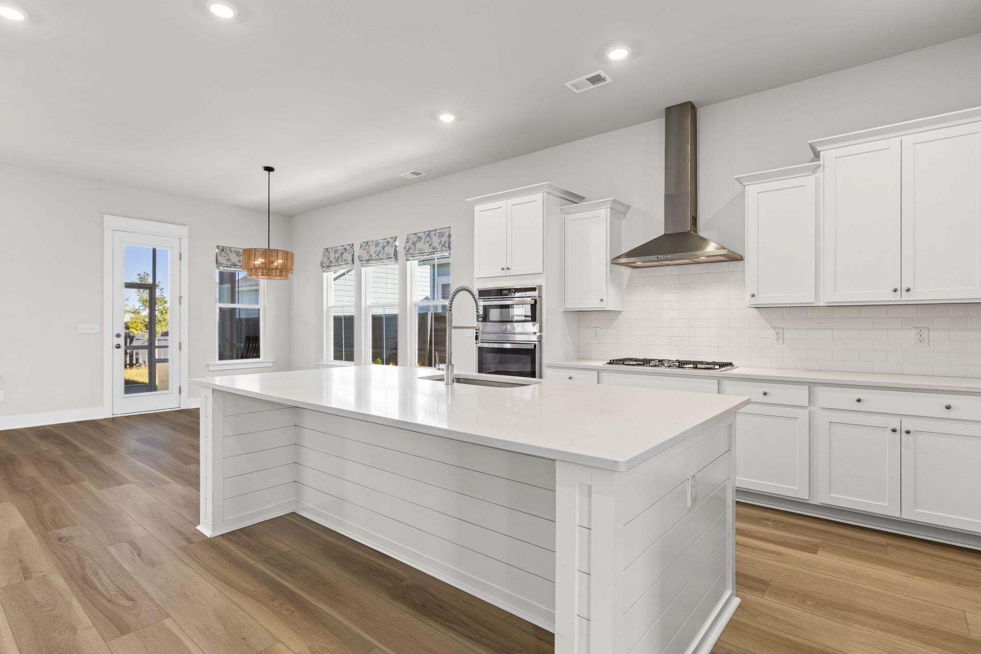 106 E Morton Street Photo 12