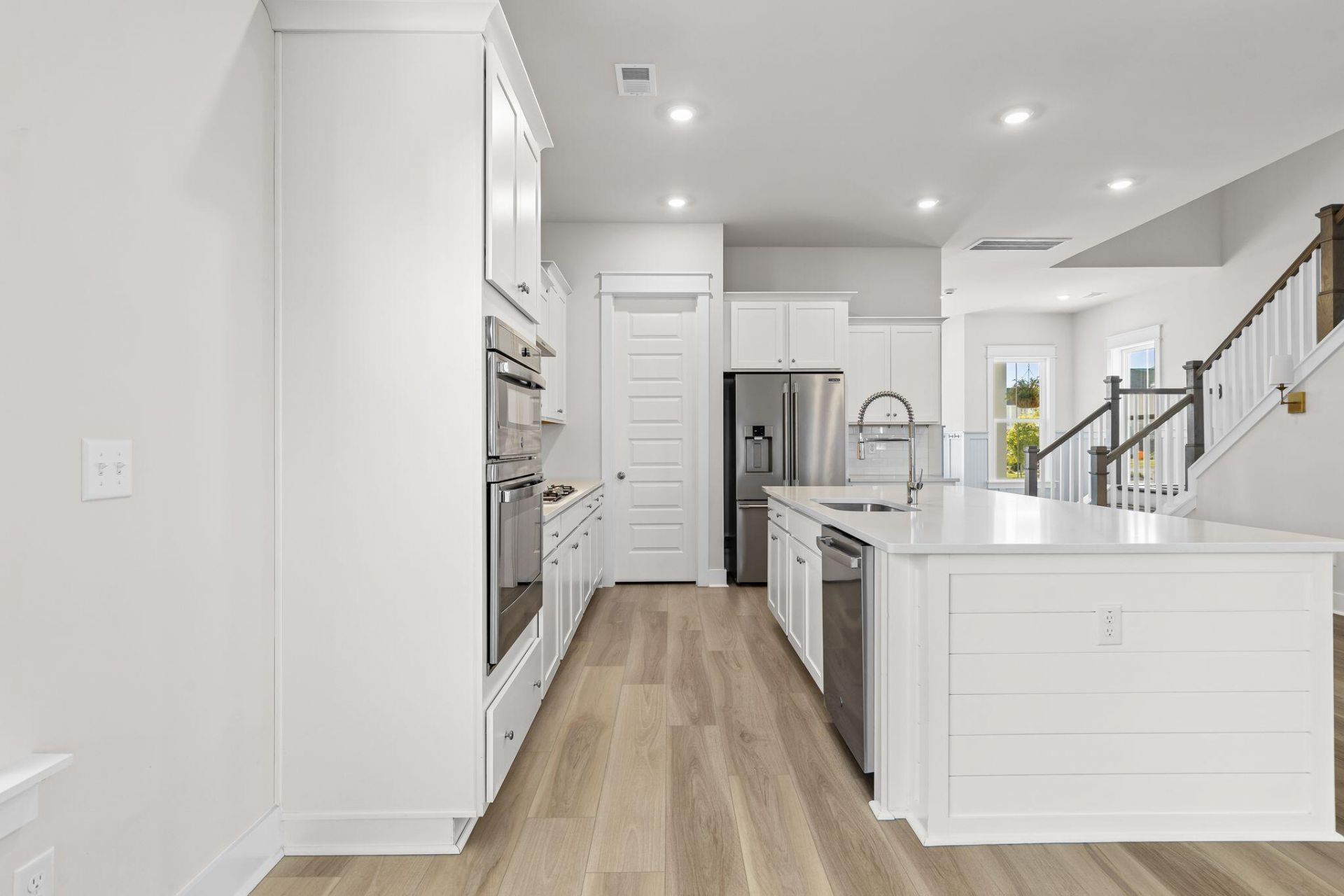 106 E Morton Street Photo 16