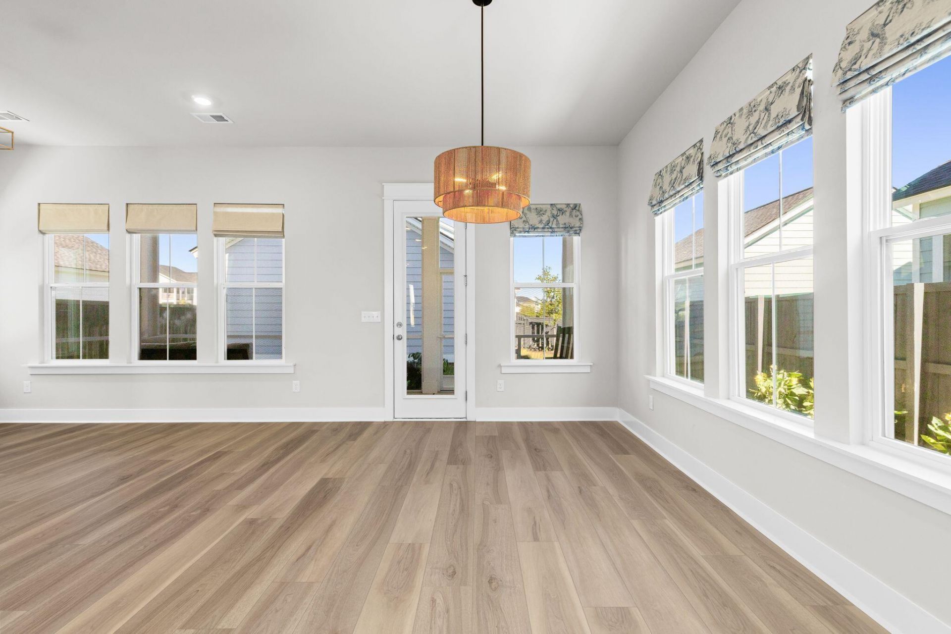 106 E Morton Street Photo 18