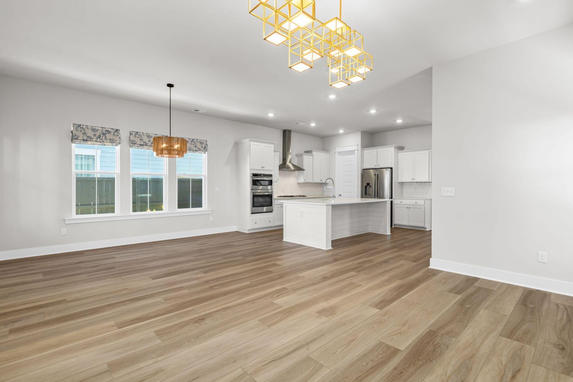 106 E Morton Street Photo 22