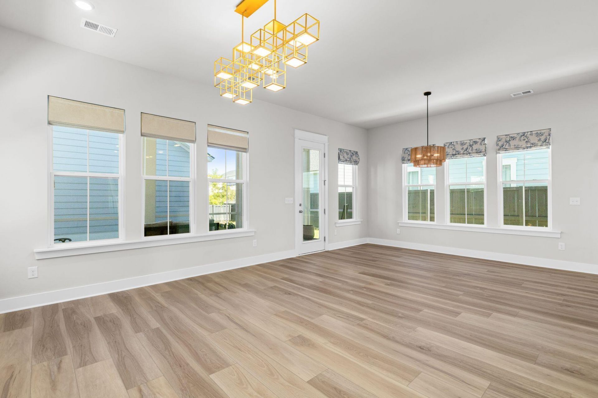106 E Morton Street Photo 23