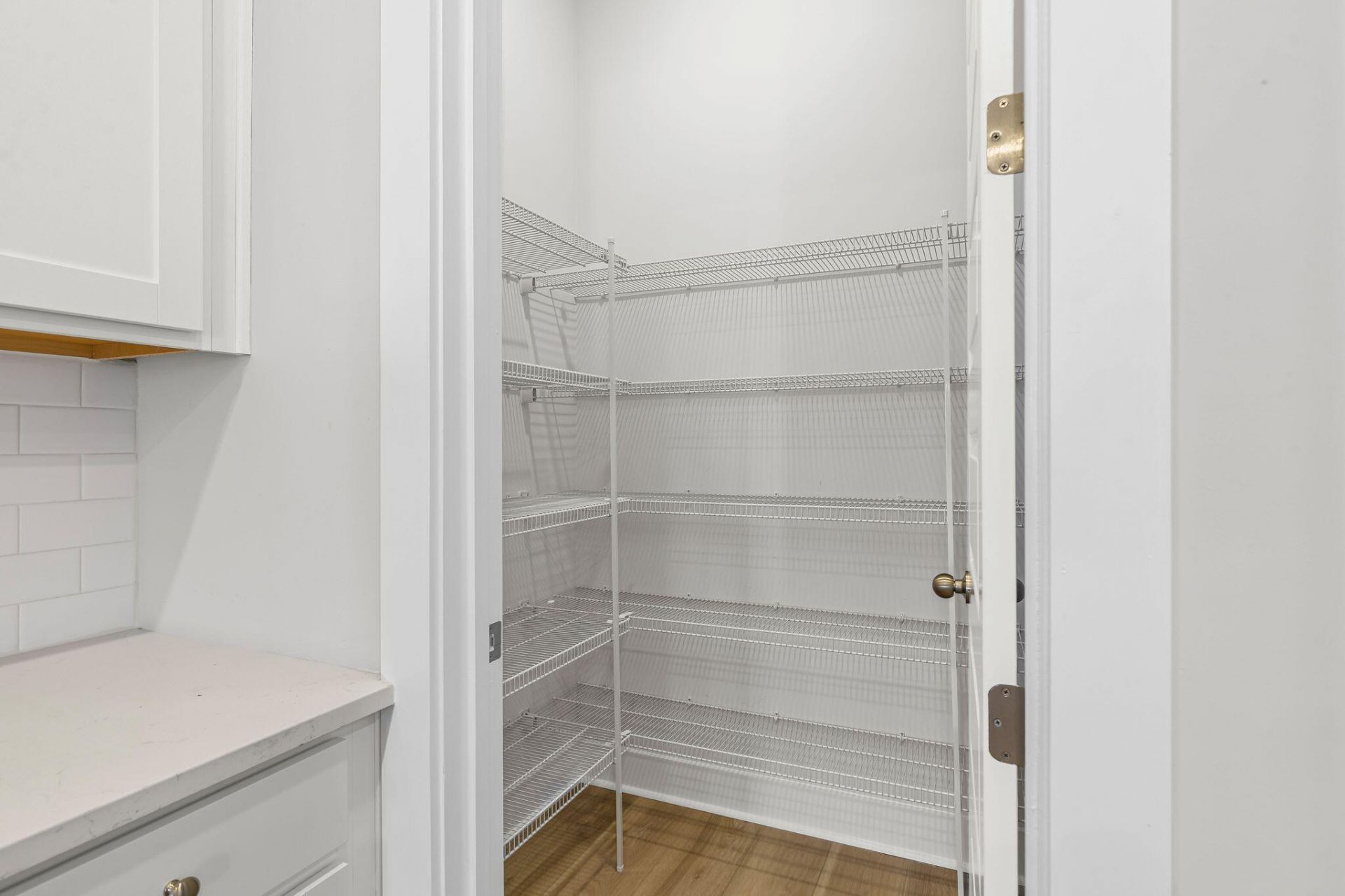 106 E Morton Street Photo 24