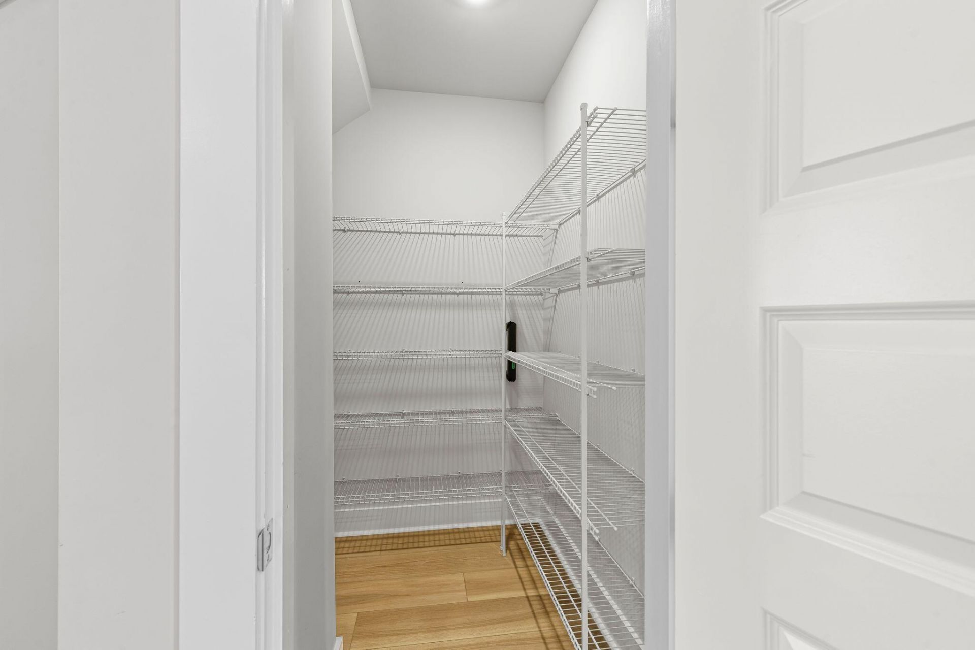 106 E Morton Street Photo 25