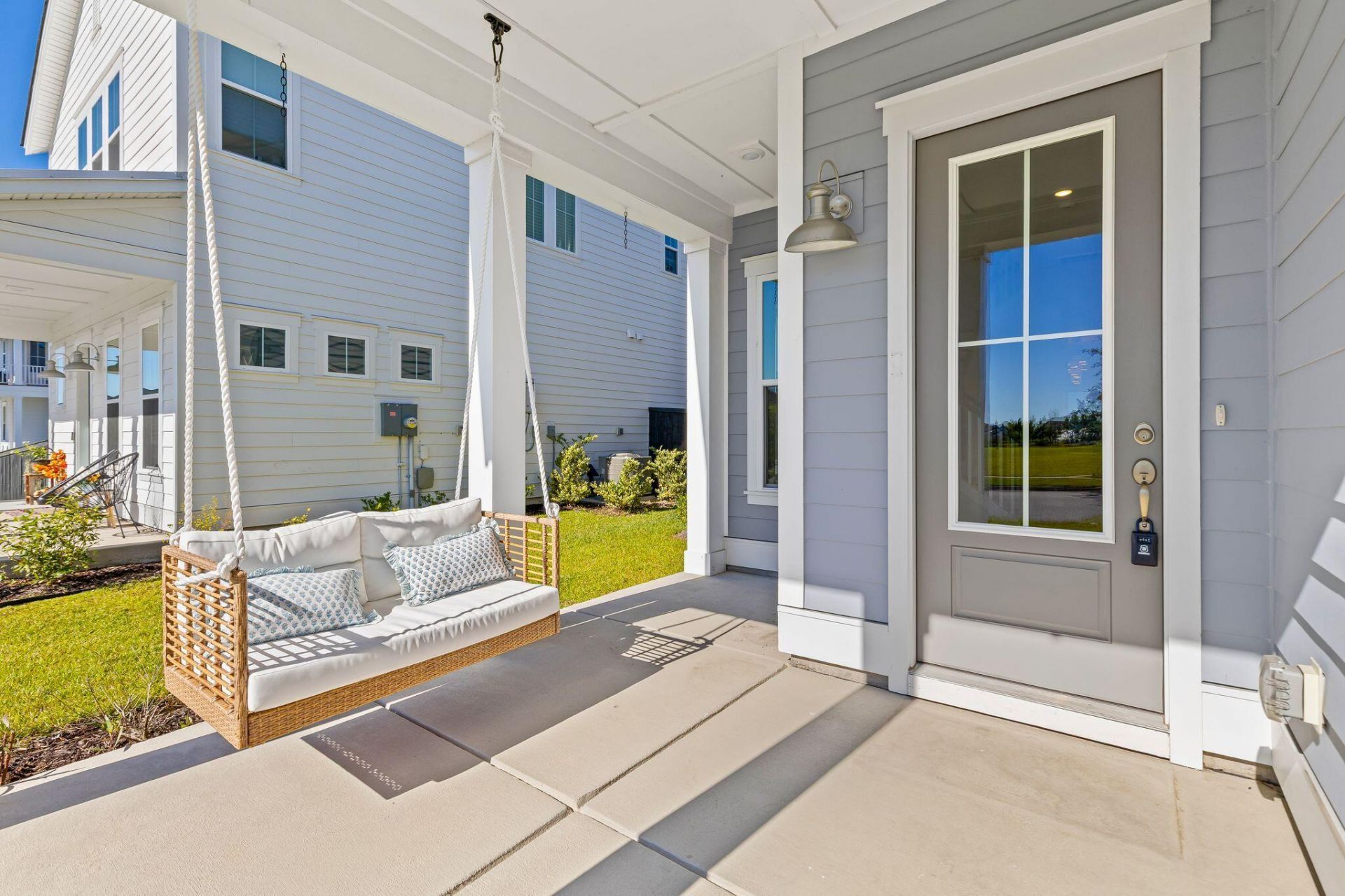 106 E Morton Street Photo 4
